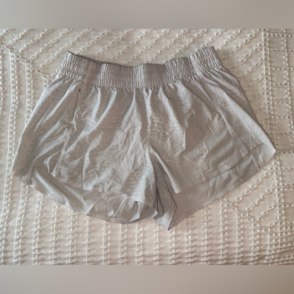 Athleta Printed Hustle 3" Short, Size S, Cream Zebra Print